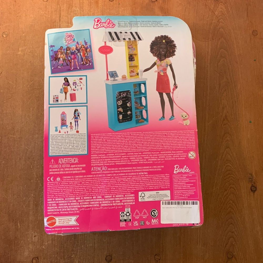 BADBOX Great Doll! Barbie Life in the City Cafe Robyn Set Market Stand NRFB NIB - Picture 2 of 9